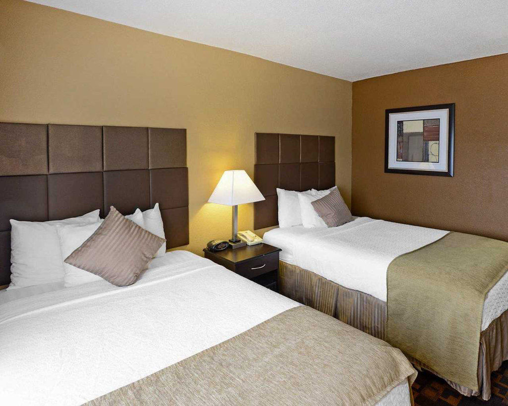 Quality Inn & Suites Denver Stapleton Exterior photo