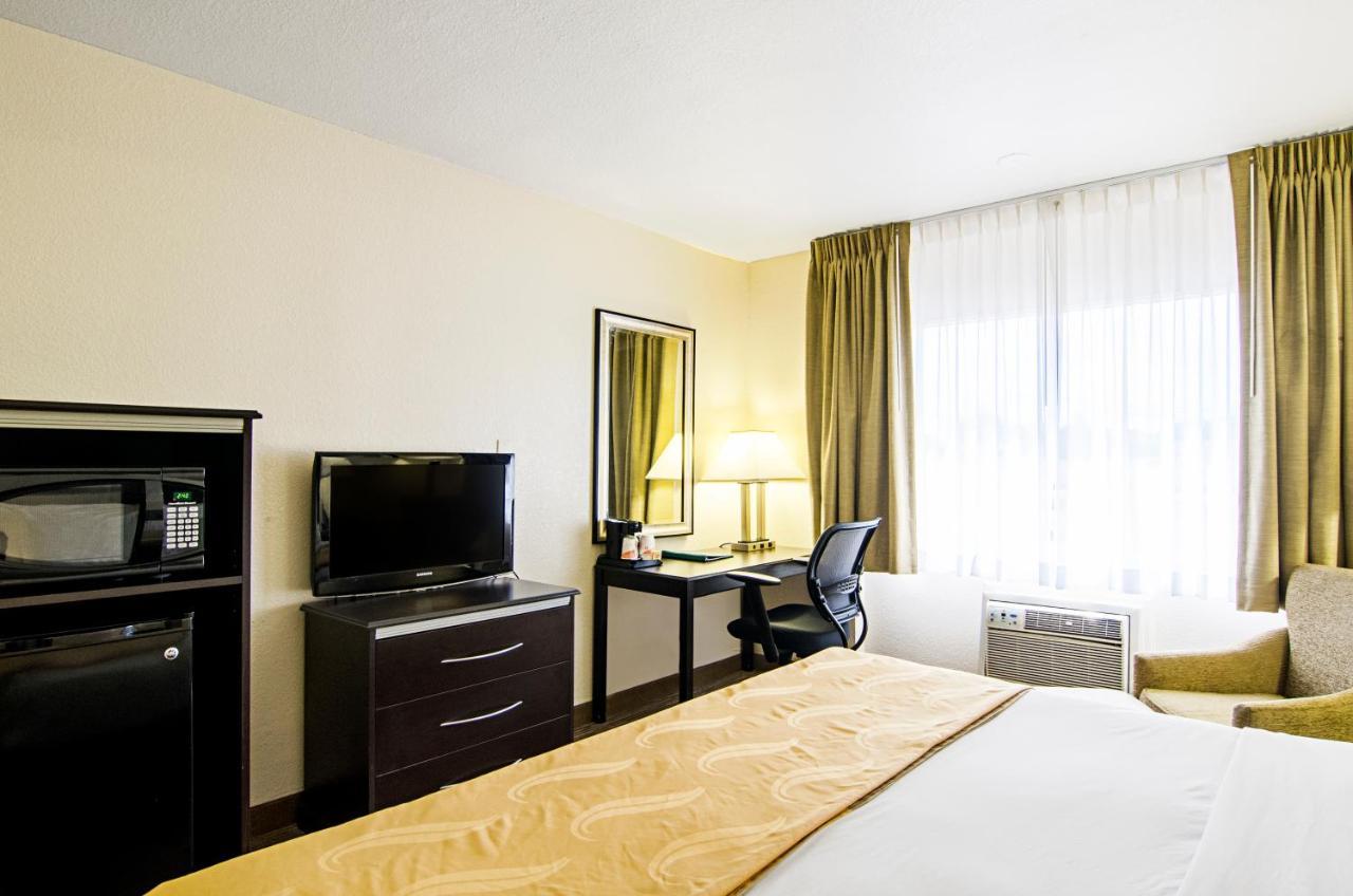 Quality Inn & Suites Denver Stapleton Exterior photo