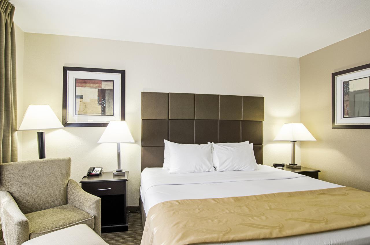Quality Inn & Suites Denver Stapleton Exterior photo