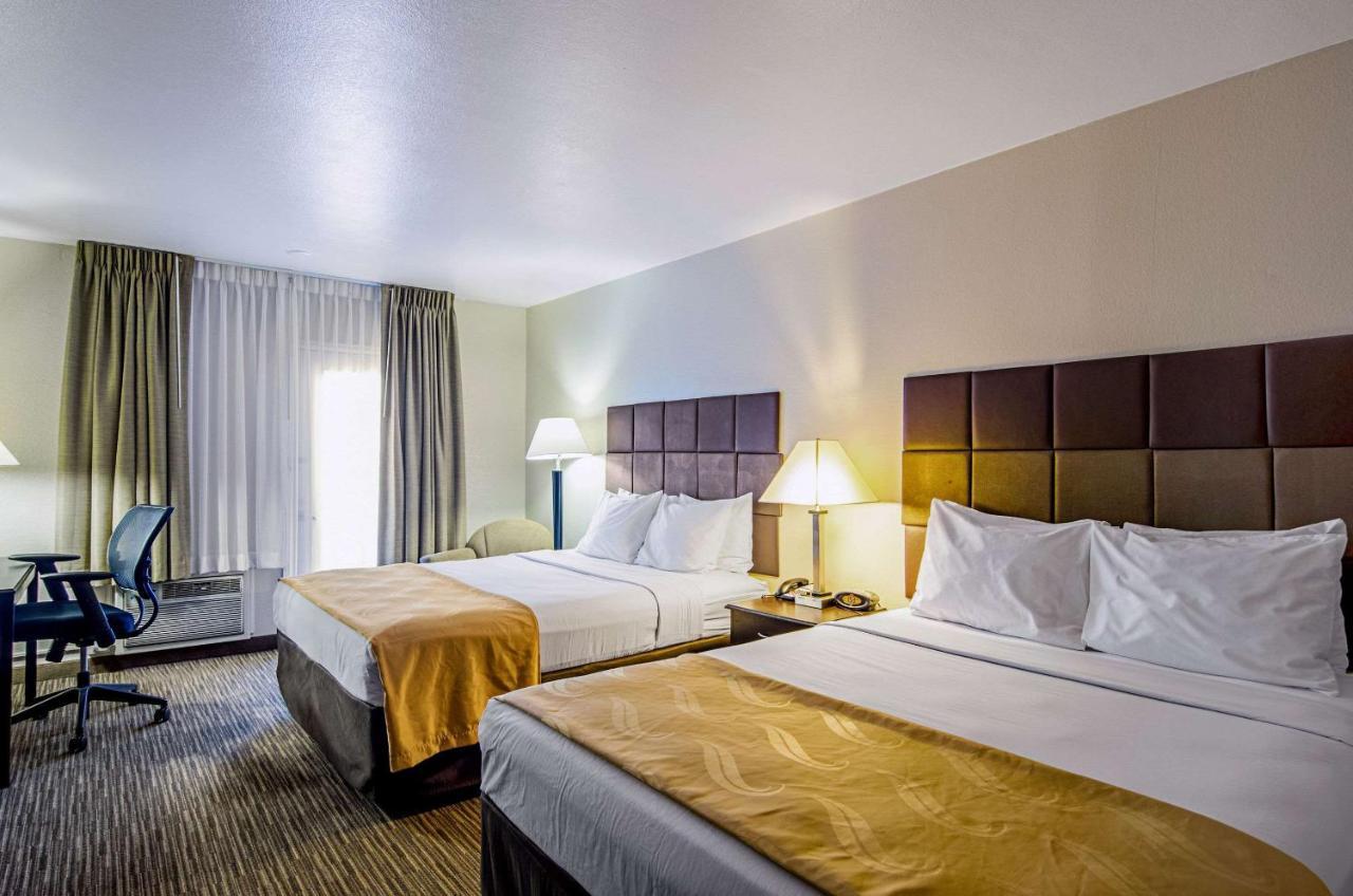 Quality Inn & Suites Denver Stapleton Exterior photo