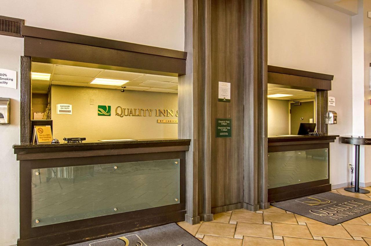 Quality Inn & Suites Denver Stapleton Exterior photo