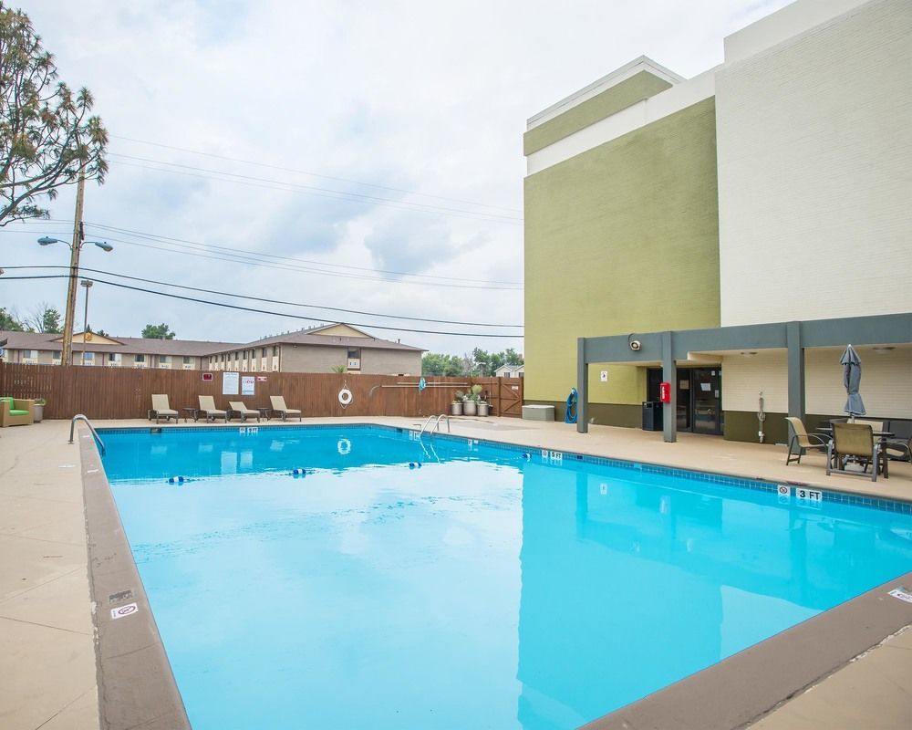 Quality Inn & Suites Denver Stapleton Exterior photo